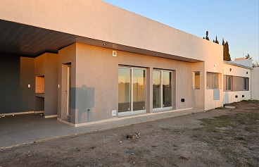 CASA EN VENTA calle 221 esq. 258 bis B. SUR